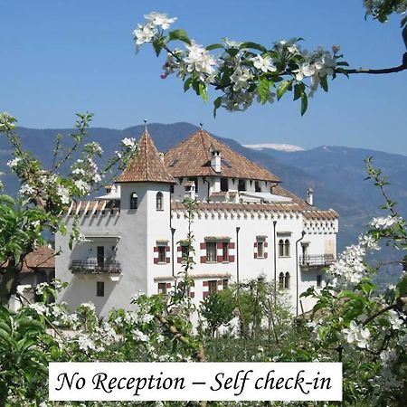 Apartments Schloss Paschbach Appiano Sulla Strada Del Vino Kültér fotó