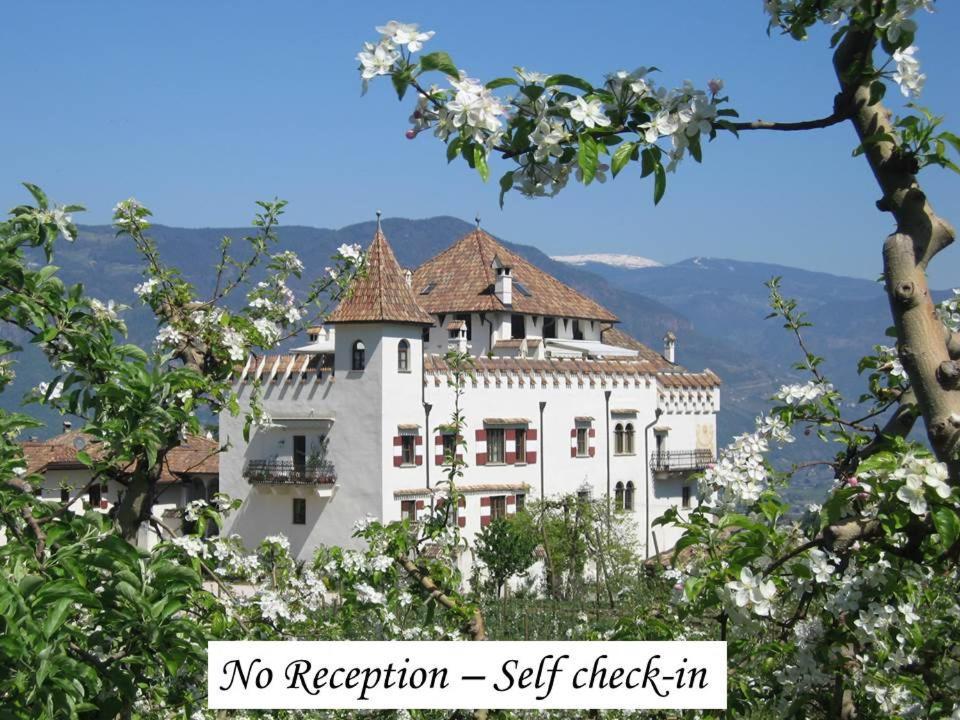Apartments Schloss Paschbach Appiano Sulla Strada Del Vino Kültér fotó