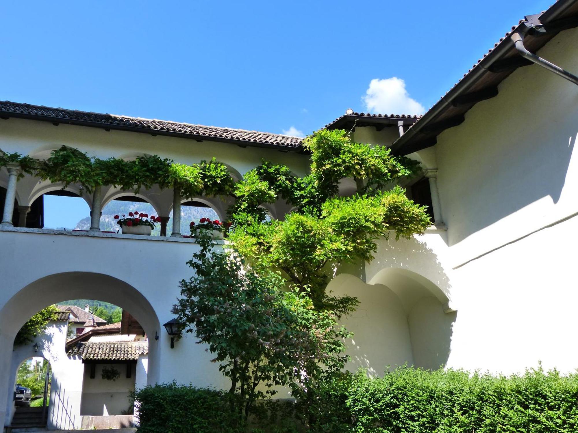 Apartments Schloss Paschbach Appiano Sulla Strada Del Vino Kültér fotó