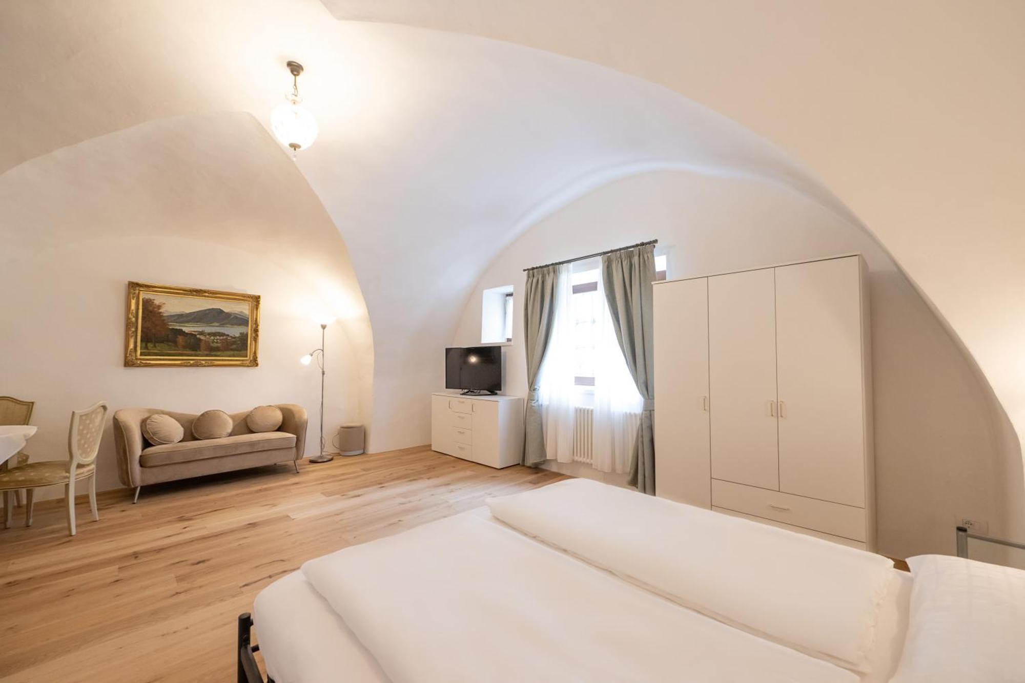 Apartments Schloss Paschbach Appiano Sulla Strada Del Vino Kültér fotó