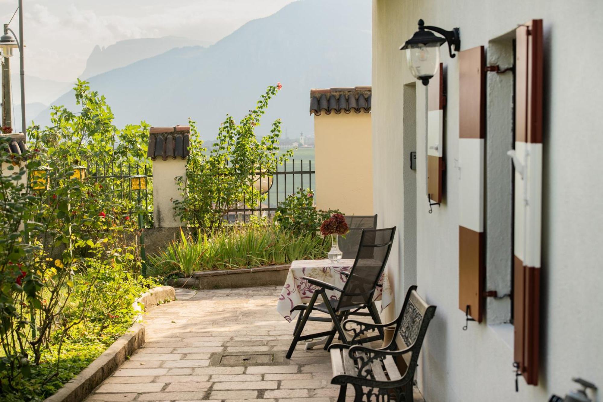 Apartments Schloss Paschbach Appiano Sulla Strada Del Vino Kültér fotó