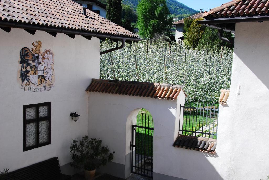 Apartments Schloss Paschbach Appiano Sulla Strada Del Vino Kültér fotó
