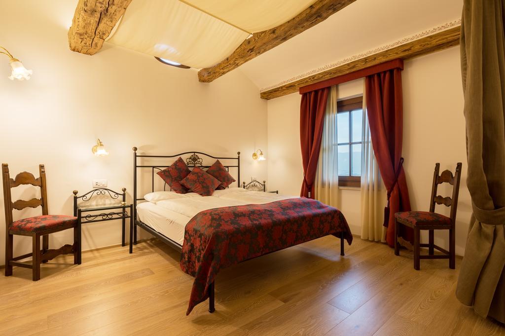Apartments Schloss Paschbach Appiano Sulla Strada Del Vino Kültér fotó