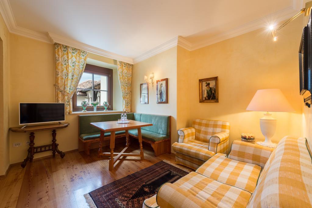Apartments Schloss Paschbach Appiano Sulla Strada Del Vino Kültér fotó