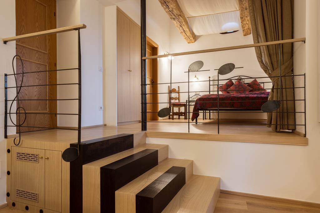 Apartments Schloss Paschbach Appiano Sulla Strada Del Vino Kültér fotó