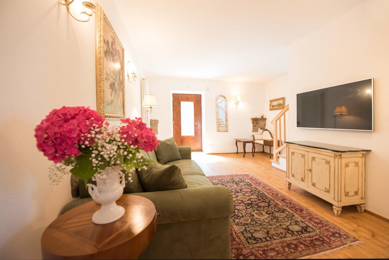 Apartments Schloss Paschbach Appiano Sulla Strada Del Vino Kültér fotó